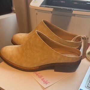 Women's Cream Slip-On Shoes